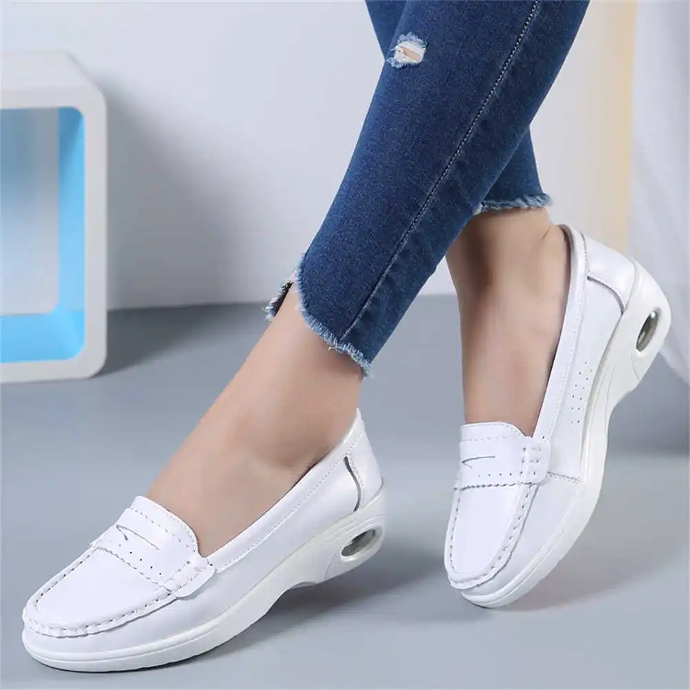 Thick Sole Slipon White Traine - Best Vintage Collectible Items recension och pris