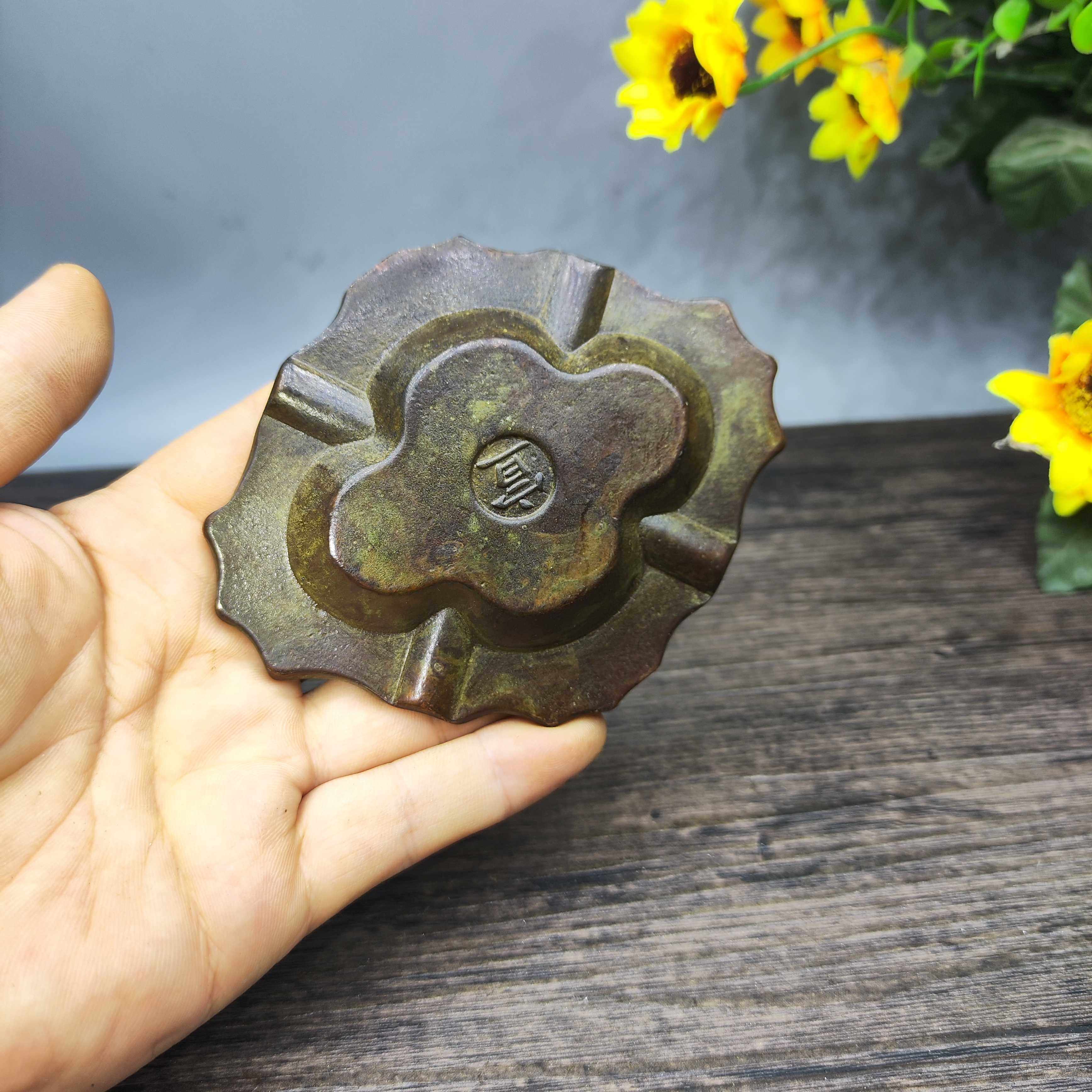 Vintage Brass Flower Rich Patt - Vintage Collectible Ashtrays recension och pris