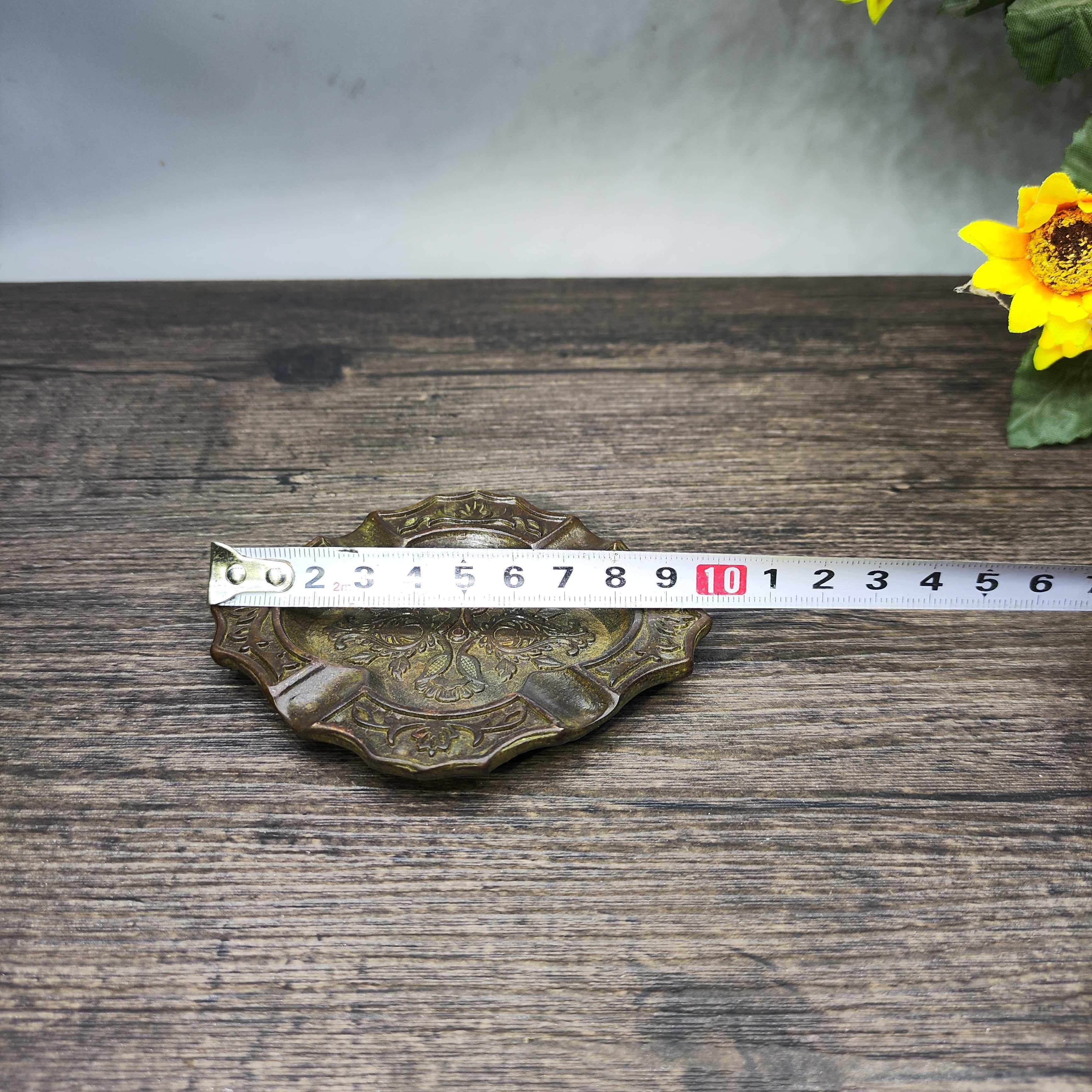 Vintage Brass Flower Rich Patt - Vintage Collectible Ashtrays recension och pris