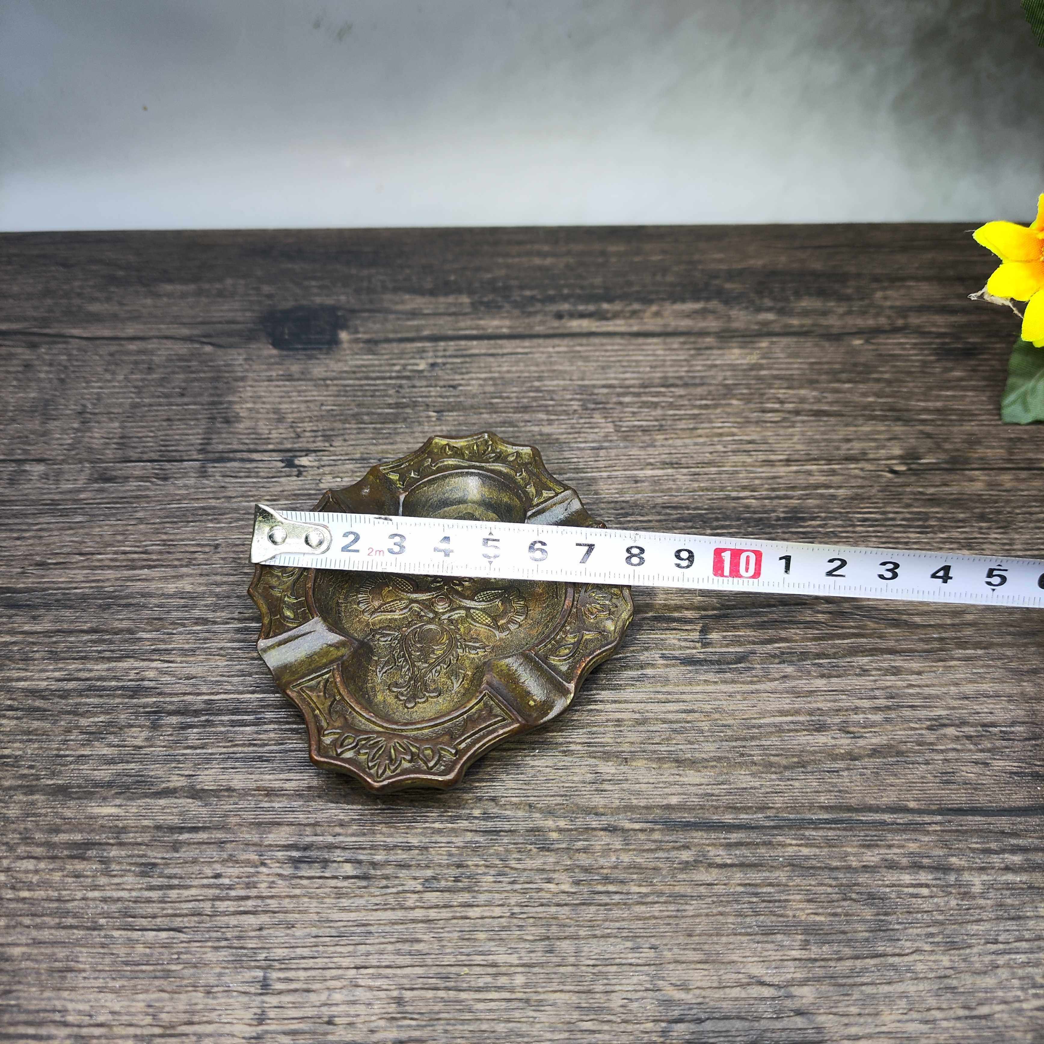 Vintage Brass Flower Rich Patt - Vintage Collectible Ashtrays recension och pris