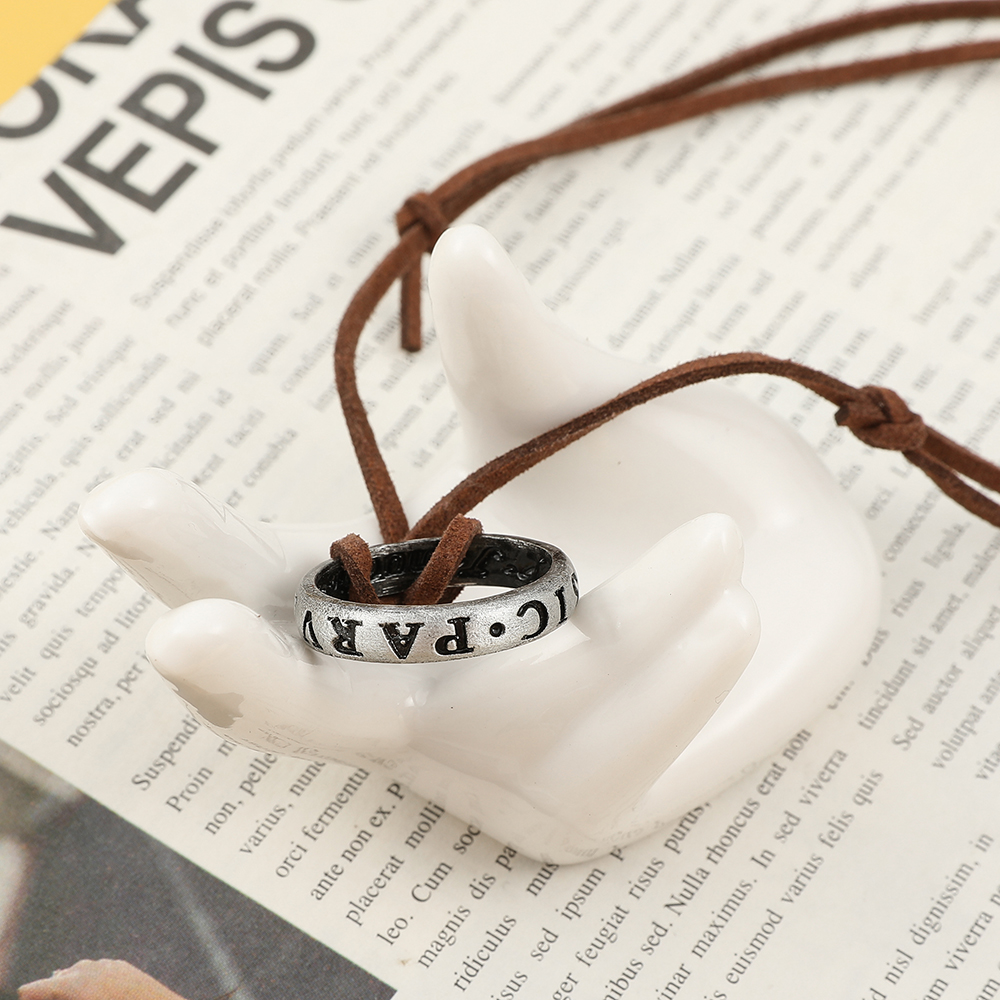 Game Anime Leather Chain Ring  - Vintage Items recension och pris
