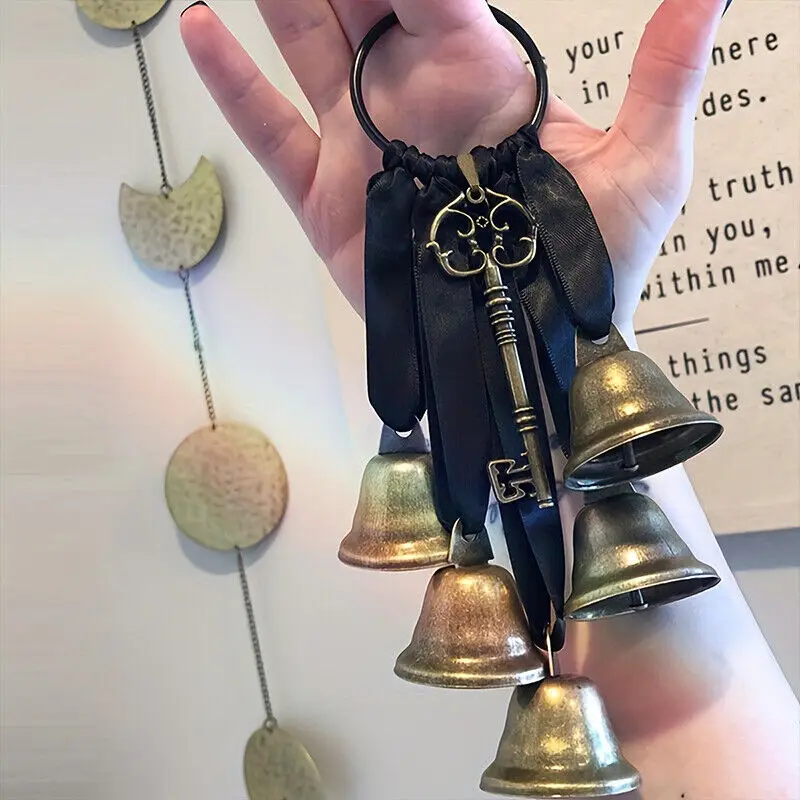 Witch Style Vintage Key with S - Vintage Collectible Bells recension och pris